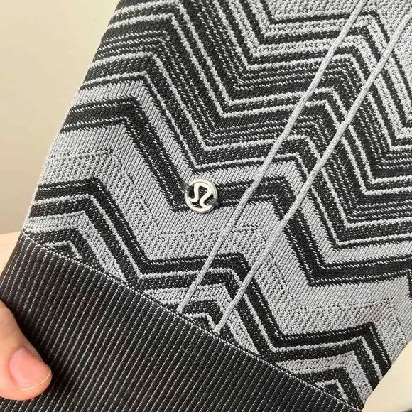 Lululemon Heathered Slate Black Gray Chevron Ebb to Street Pant Legging Size 6 - Picture 4 of 5